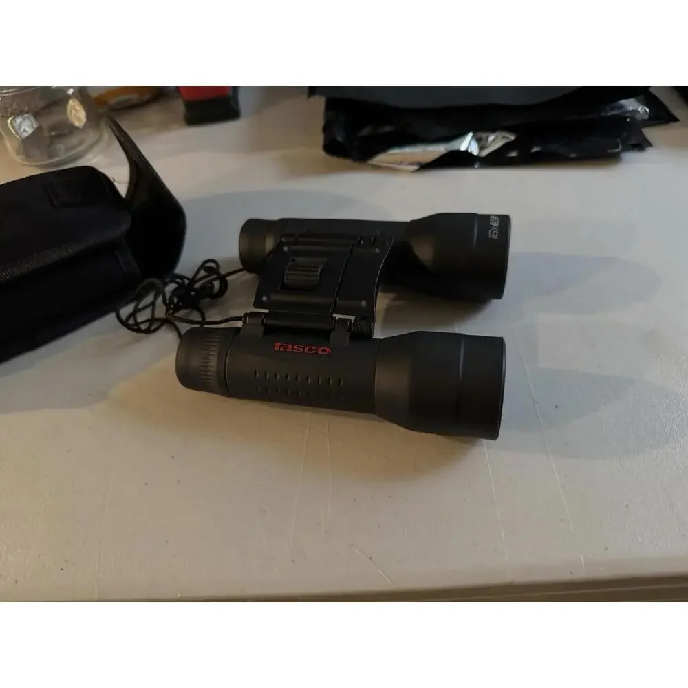 Tasco 16x32 Binoculars with Case Outdoor Sports See Distance Sightseeing